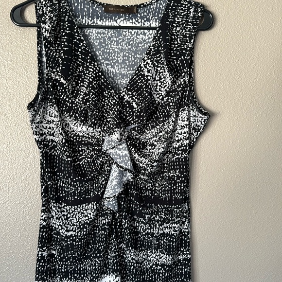 The Limited size large - Picture 1 of 5